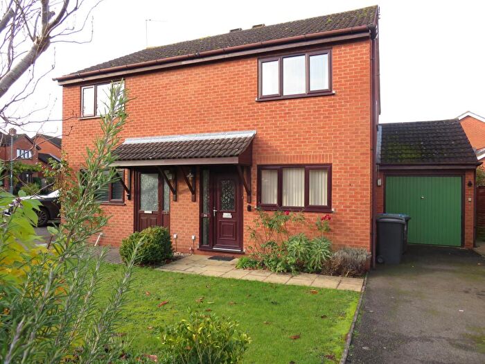 2 Bedroom House To Rent In Bristol Way, Wellesbourne, Warwick, CV35