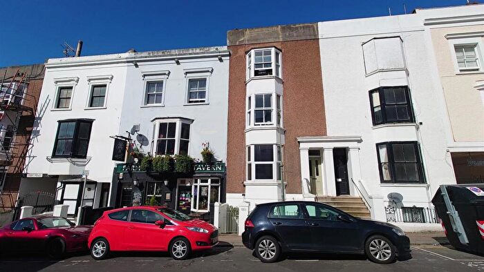 3 Bedroom Maisonette For Sale In Farm Road, Hove, BN3