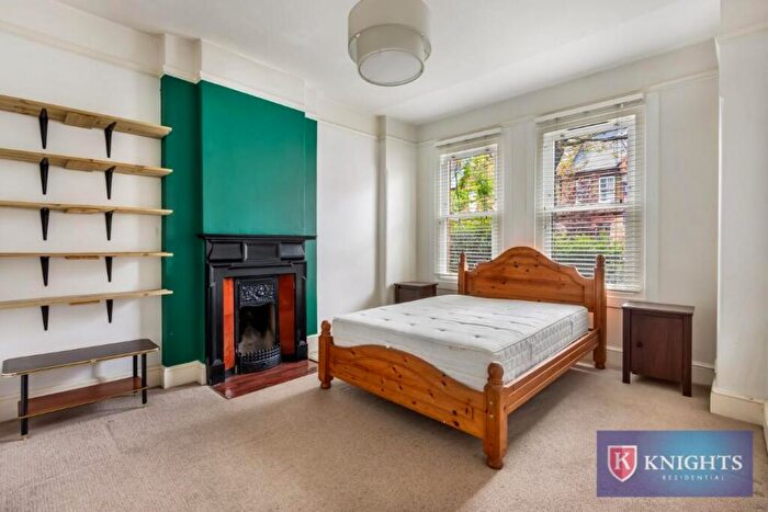 2 Bedroom Maisonette For Sale In Gladstone Avenue, Noel Park, London, N22