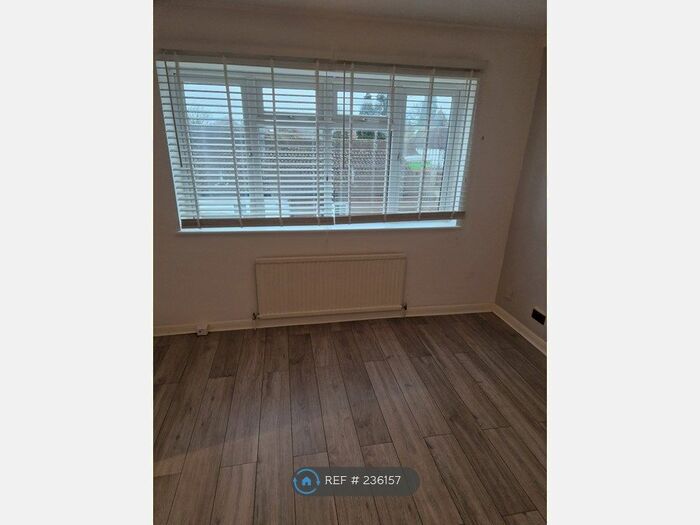 2 Bedroom Flat To Rent In Whitchurch Lane, Edgware, HA8