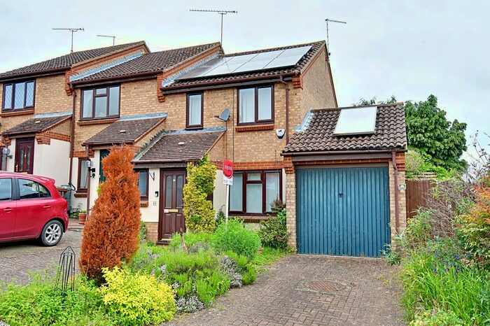 3 Bedroom End Of Terrace House To Rent In Motts Close, Watton At Stone, SG14