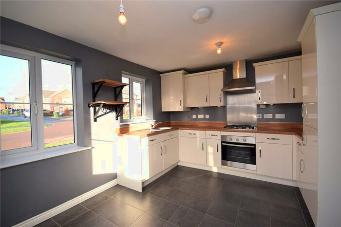 4 Bedroom Semi-Detached House To Rent In Oak Drive, Whinmoor, Leeds, LS14