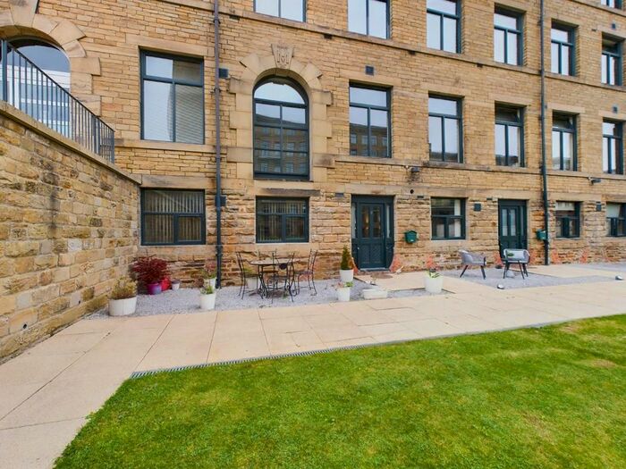 2 Bedroom Flat To Rent In Masons Mill, Salts Mill Road, Shipley, BD17