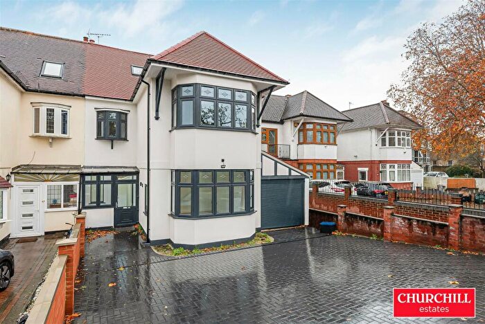 5 Bedroom Semi Detached House For Sale In Hollybush Hill, Snaresbrook, E11