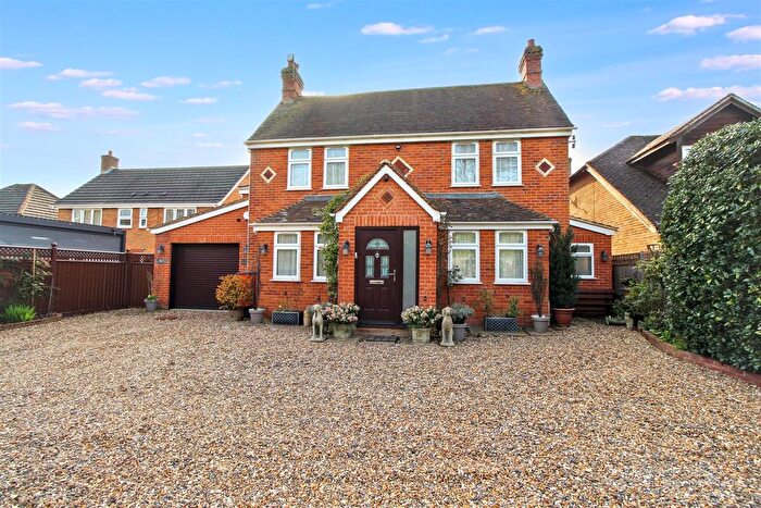 5 Bedroom Detached House For Sale In Langley Hill, Tilehurst, Reading, RG31