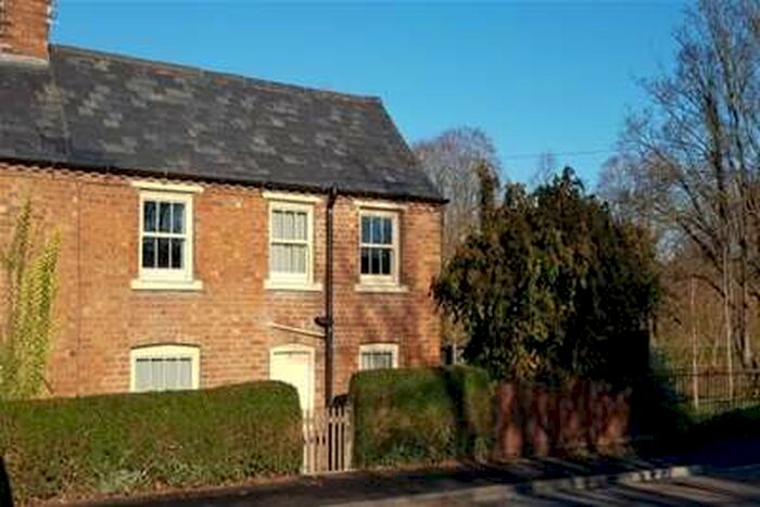 2 Bedroom Semi-Detached House To Rent In Waterside, Evesham, WR11