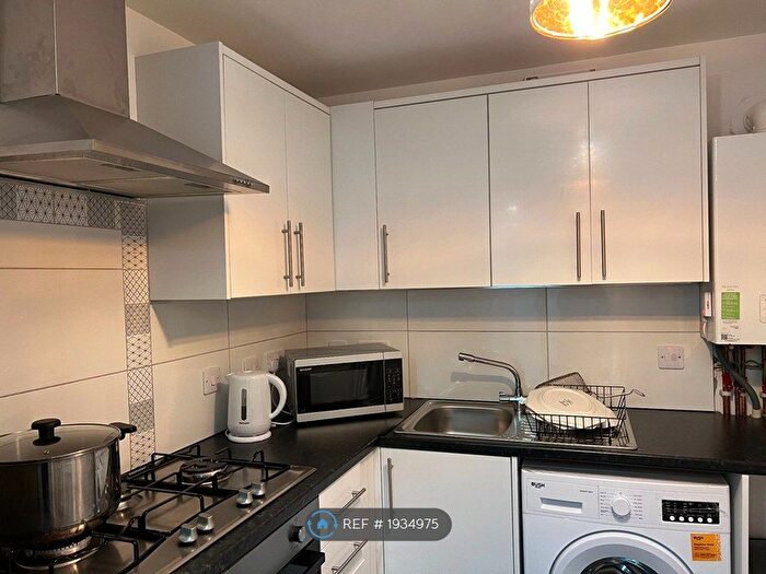 1 Bedroom Flat To Rent In Wellmeadow Street, Paisley, PA1