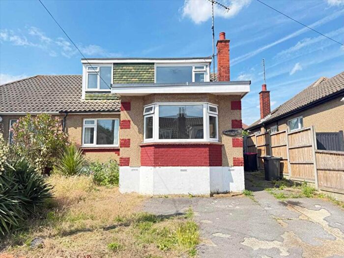 4 Bedroom Chalet For Sale In Walter Close, Eastwood, Leigh On Sea, SS9