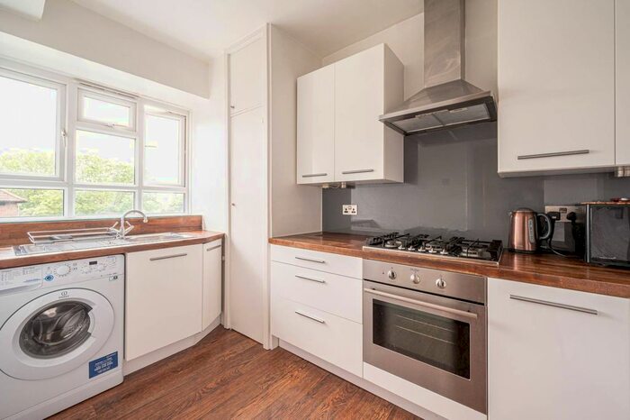 1 Bedroom Flat To Rent In Lyndale, Hocroft Estate, London, NW2