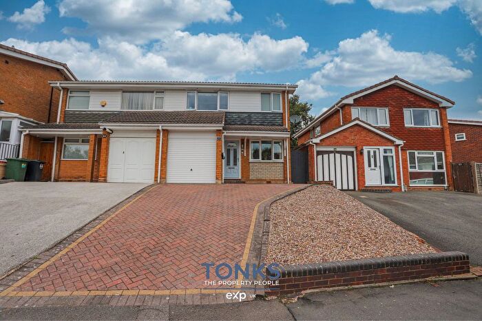 3 Bedroom Semi-Detached House For Sale In Broadway Avenue, Halesowen, B63