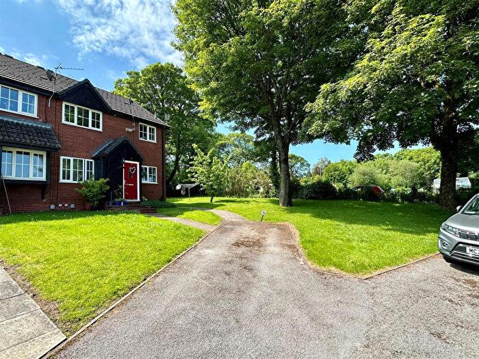 2 Bedroom Flat For Sale In Peveril Gardens, Newtown, Disley, Stockport, SK12