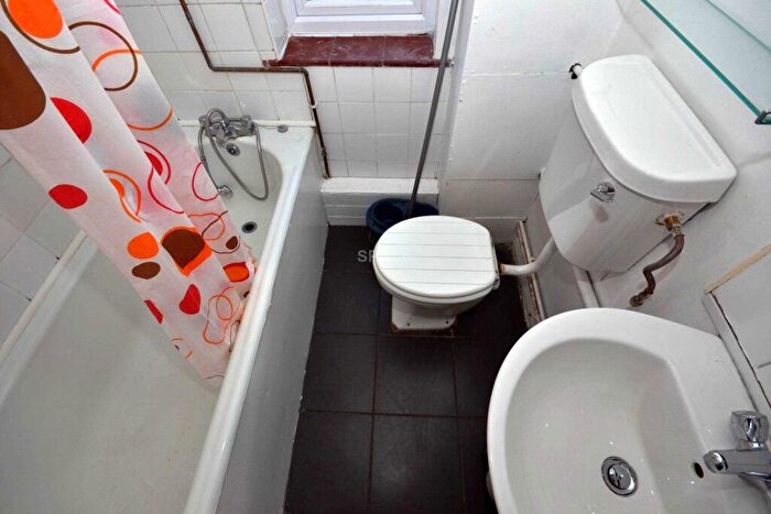 Studio To Rent In Alpha House Flats, Kendrick Road, Reading, Berkshire, RG1