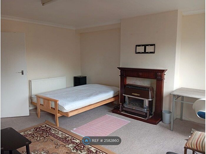 3 Bedroom Maisonette To Rent In Alma Street, London, E15