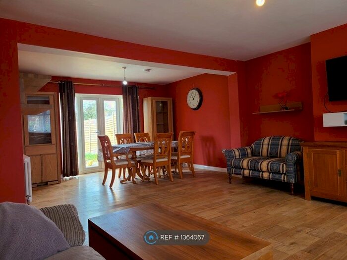 3 Bedroom Semi-Detached House To Rent In Kendrick Road, Reading, RG1