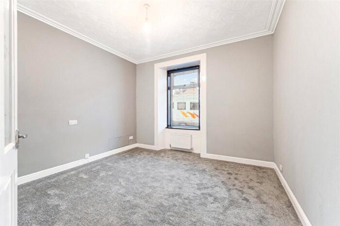 2 Bedroom Flat For Sale In Townhead Close, Largs, North Ayrshire, KA30