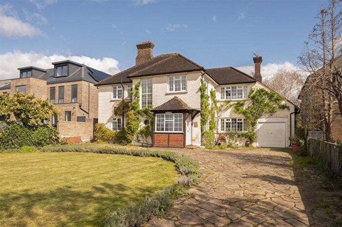 4 Bedroom Detached House For Sale In Traps Lane, New Malden, KT3