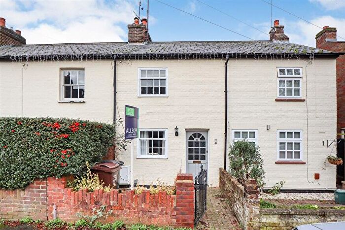2 Bedroom Terraced House For Sale In Cravells Road, Harpenden, AL5