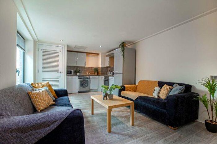 5 Bedroom Flat To Rent In Regent Terrace, Sheffield, South Yorkshire, S3