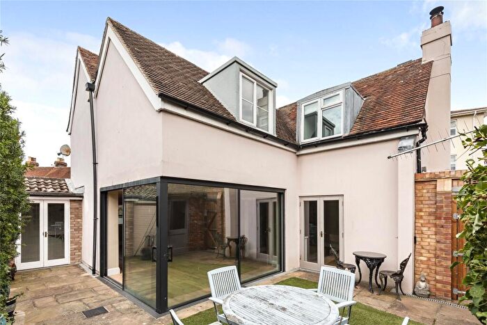 4 Bedroom Detached House For Sale In Stanford Road, Lymington, Hampshire, SO41