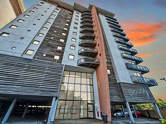 2 Bedroom Flat For Sale In Watkiss Way, Cardiff, CF11