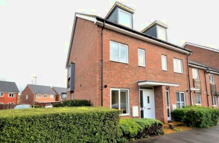 3 Bedroom Semi-Detached House To Rent In Irvine Crescent, Basingstoke, RG24