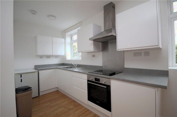3 Bedroom Flat To Rent In Headcorn Road, Thornton Heath, CR7
