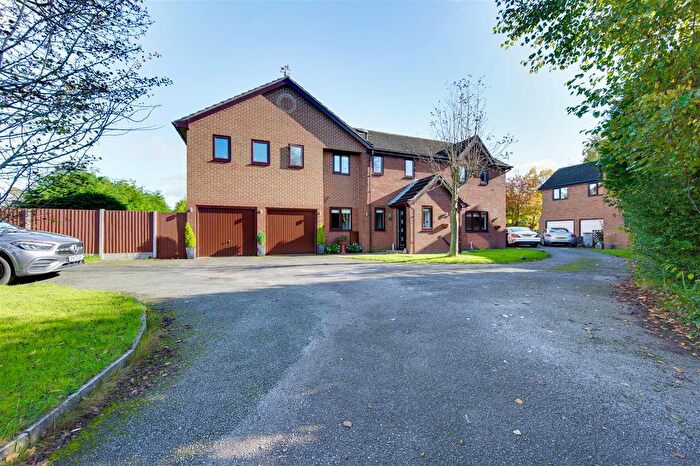 6 Bedroom Detached House For Sale In Boulton Close, Malkins Bank, CW11