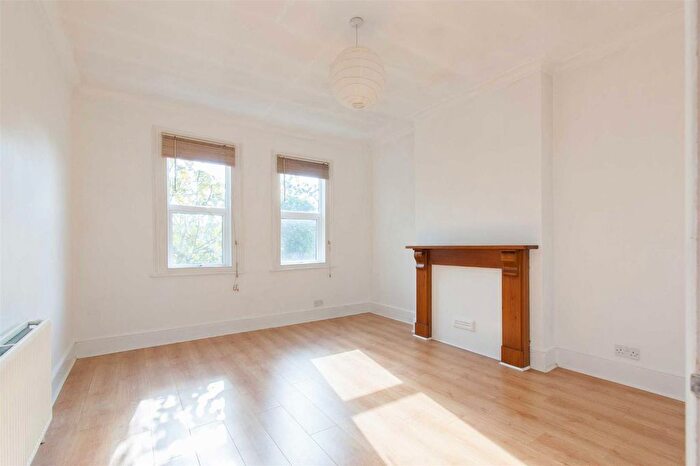 Studio To Rent In Uxbridge Road, London, W3