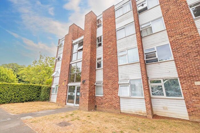 2 Bedroom Apartment For Sale In Gatewick Close, Slough, SL1
