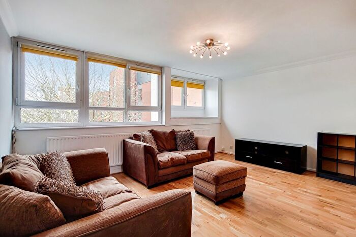 3 Bedroom Flat To Rent In Yelverton Road, Battersea, SW11