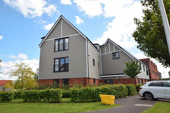 2 Bedroom Flat For Sale In Pilots View, Chatham, ME4
