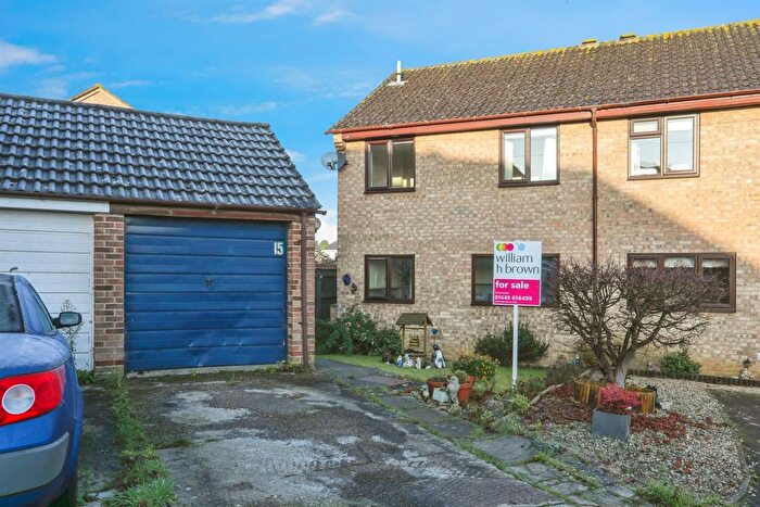 3 Bedroom Semi Detached House For Sale In School Meadow, Stowmarket, IP14