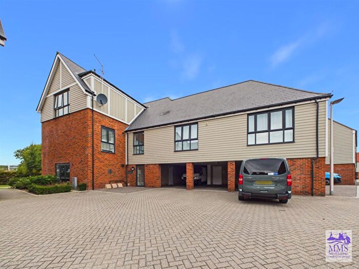 2 Bedroom Flat For Sale In Beaufighter Close, Chatham, ME4