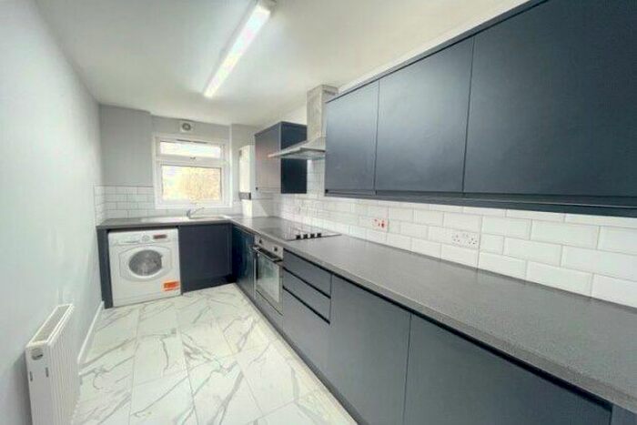 2 Bedroom Flat To Rent In Blake Hall Road, London, E11