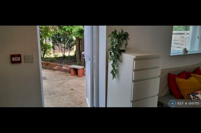 Studio To Rent In Comberton Rd, Kidderminster, DY10