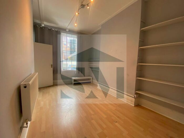 1 Bedroom Flat To Rent In The Mews, Norbury Crescent, London, SW16