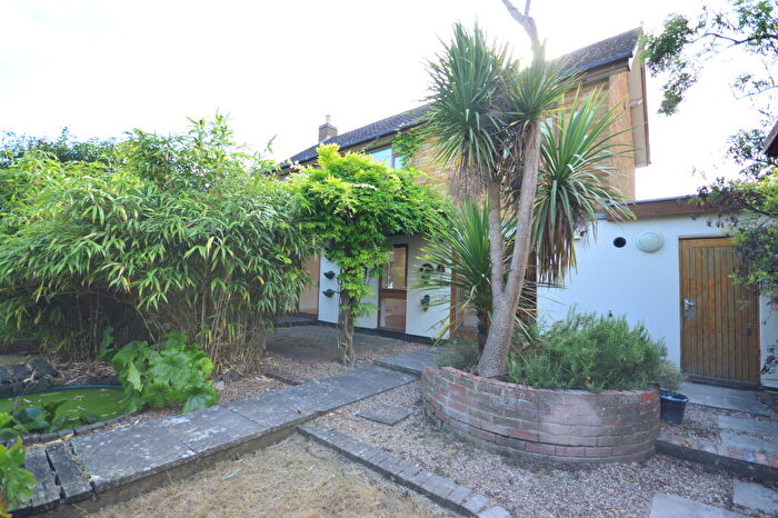 3 Bedroom Detached House To Rent In St. Johns Road, Kettering, NN15