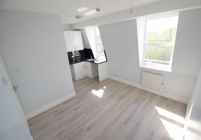 Studio To Rent In Kingsland Road, Dalston, London, E8
