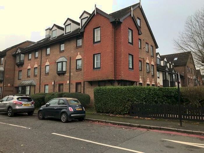 2 Bedroom Apartment To Rent In French Apartments, Lansdowne Road, CR8