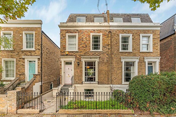 2 Bedroom Flat For Sale In Brownlow Road, London, E8
