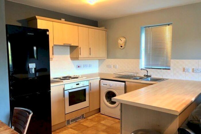 2 Bedroom Flat To Rent In Hall Lane, Manchester, M23