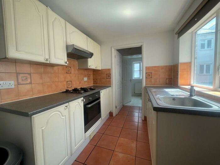 3 Bedroom Flat To Rent In Windmill Street, Gravesend, DA12