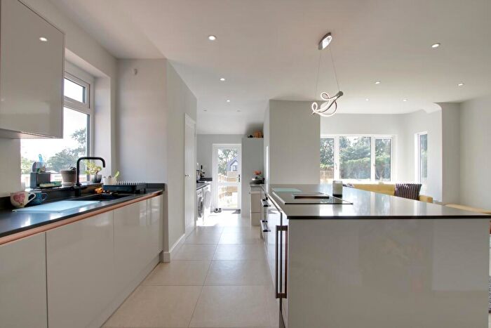 4 Bedroom Detached House For Sale In The Avenue, Fareham, PO14