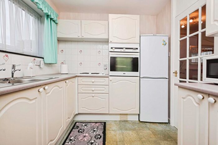 1 Bedroom Flat For Sale In Welshmans Hill, Sutton Coldfield, Birmingham, B73