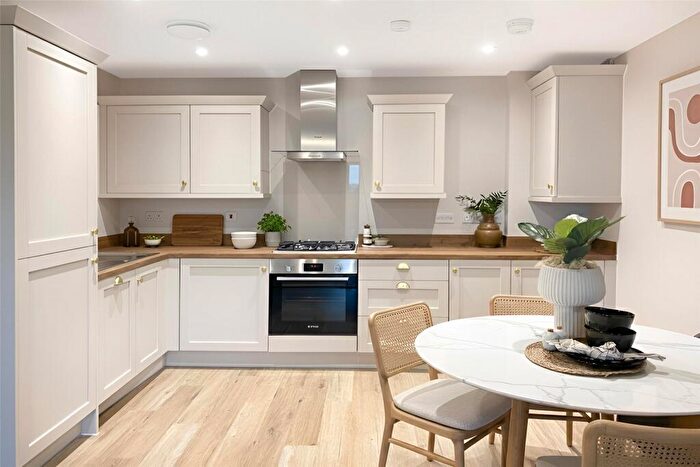 1 Bedroom Apartment For Sale In Alphington, Exeter, Devon, EX2