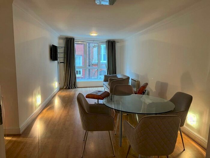 2 Bedroom Apartment To Rent In Little Britain, St Pauls, London, EC1A