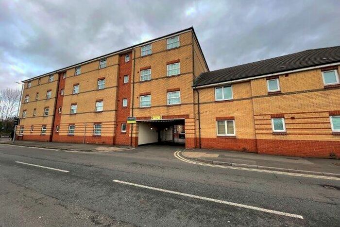 1 Bedroom Flat To Rent In Corporation Street, Swindon, SN1