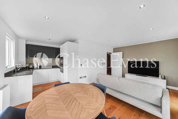 1 Bedroom Flat To Rent In Marsh Court, East Street, Walworth, London, SE17