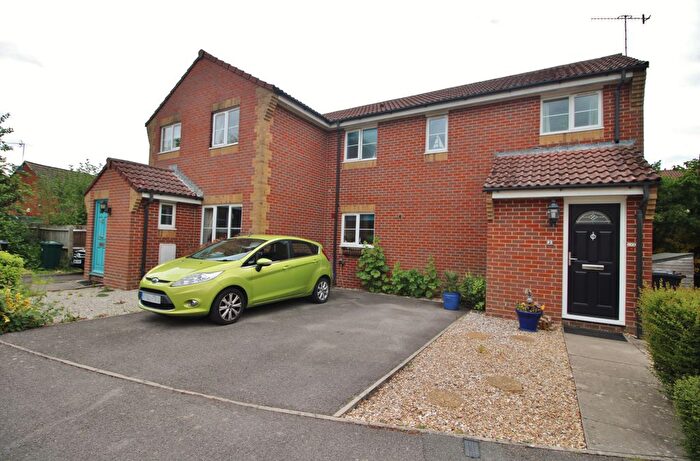 3 Bedroom Semi-Detached House For Sale In Thistledowne Gardens, Emsworth, PO10