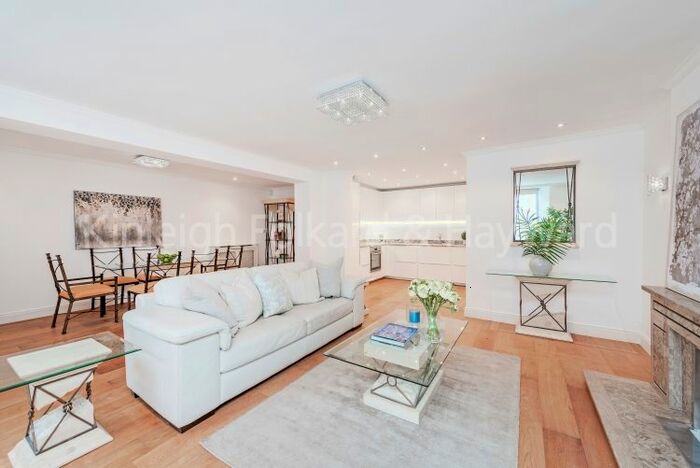 2 Bedroom Flat To Rent In Gloucester Place, London, W1U